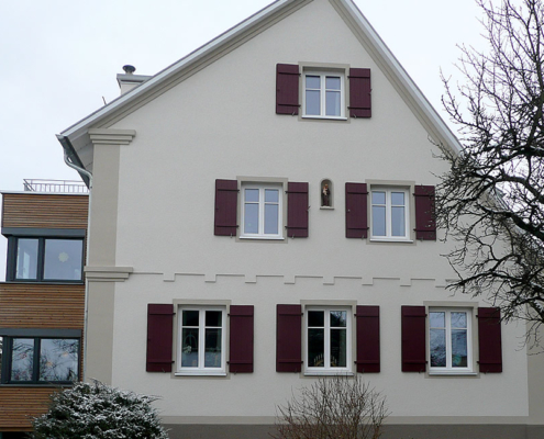 Fassadengestaltung, Lisenen, historische Fassade, Stuckgesims, Fensterfaschen, Fassadenornamente